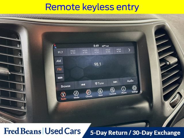 Used 2019 Jeep Cherokee Latitude Plus w/ Cold Weather Group AWD/4WD image 18