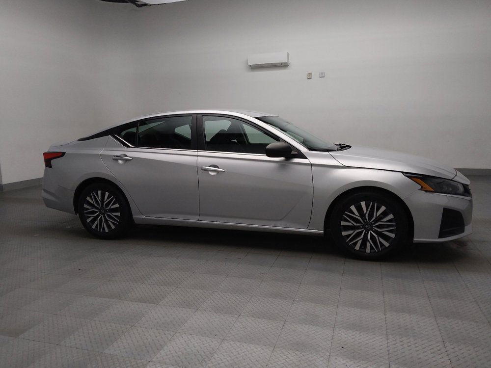 Used 2024 Nissan Altima 2.5 SV image 11