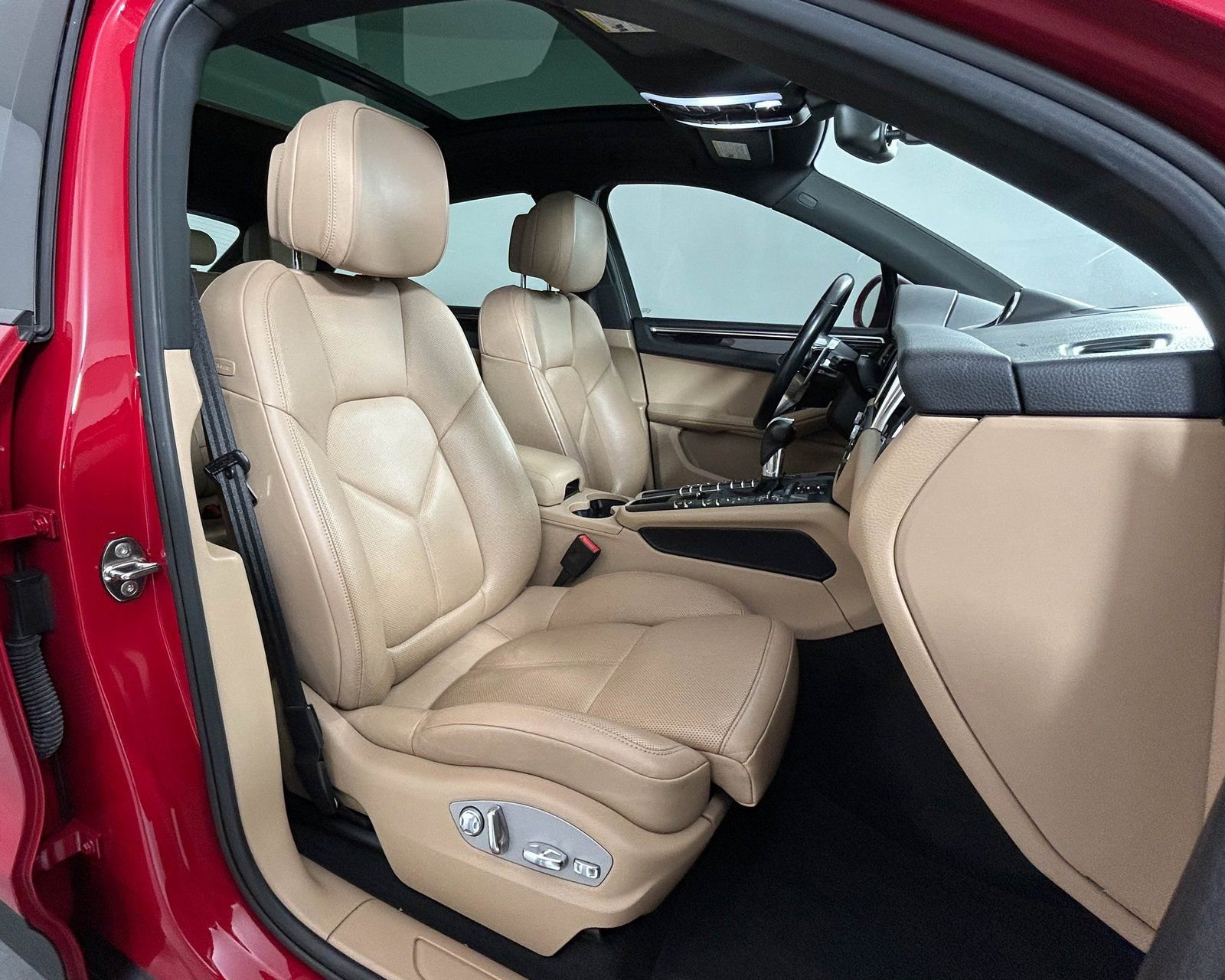 Used 2020 Porsche Macan image 23