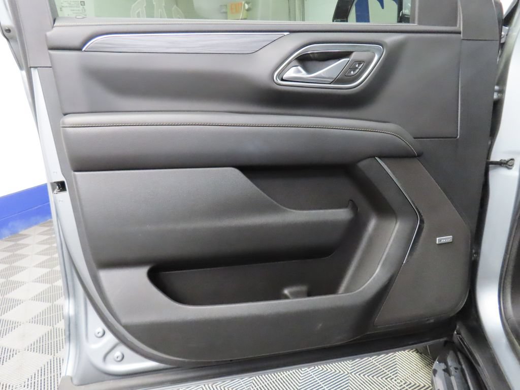 Used 2024 GMC Yukon SLT w/ SLT Luxury Package image 58