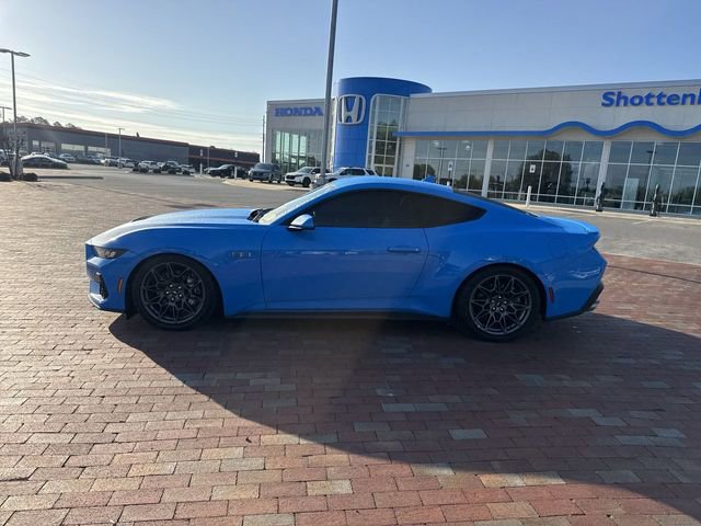 Used 2025 Ford Mustang GT RWD image 3