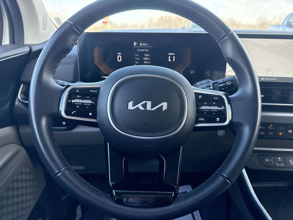 Used 2025 Kia Carnival image 11