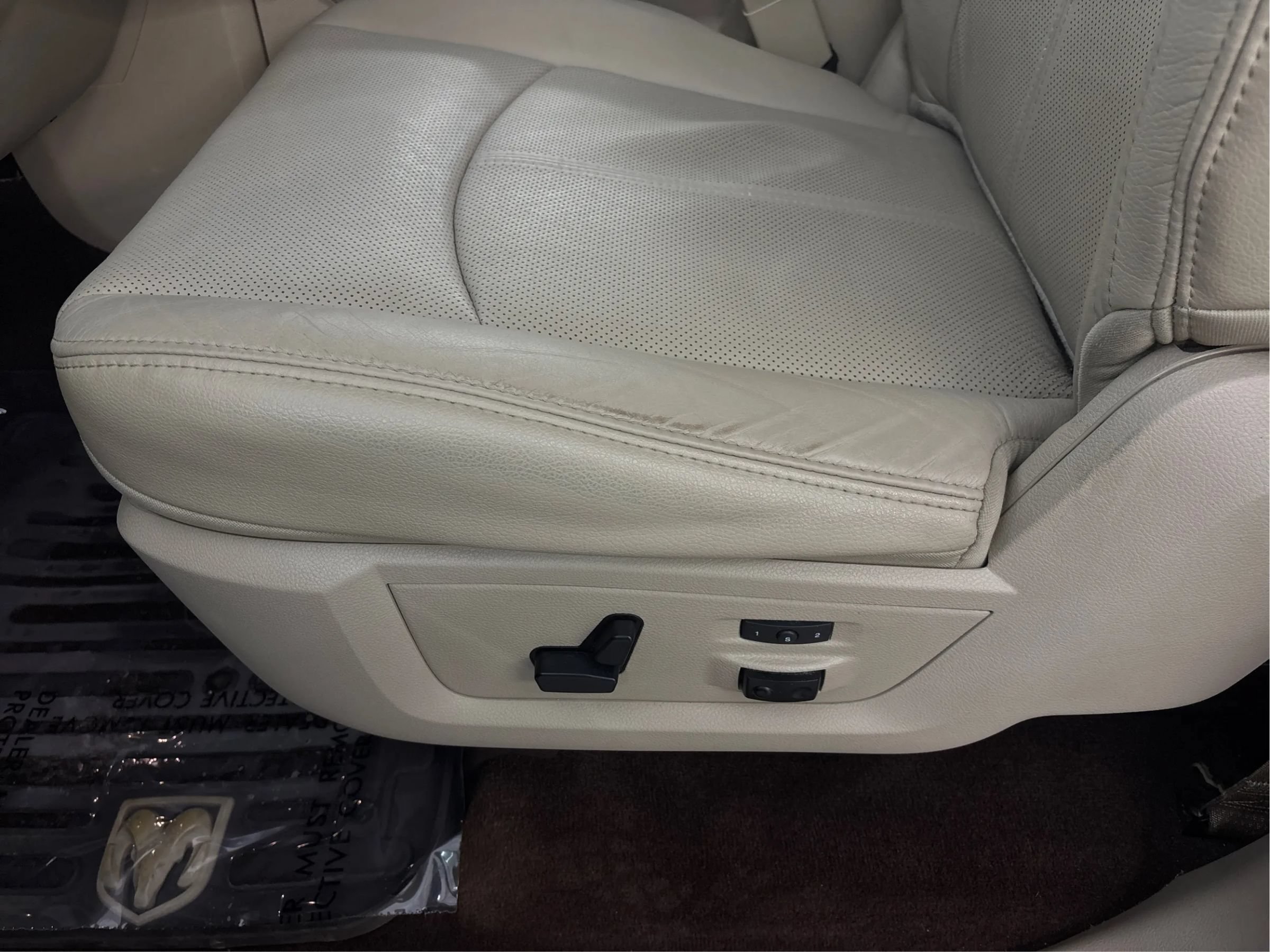 Used 2018 RAM 1500 Laramie w/ Convenience Group AWD/4WD image 24