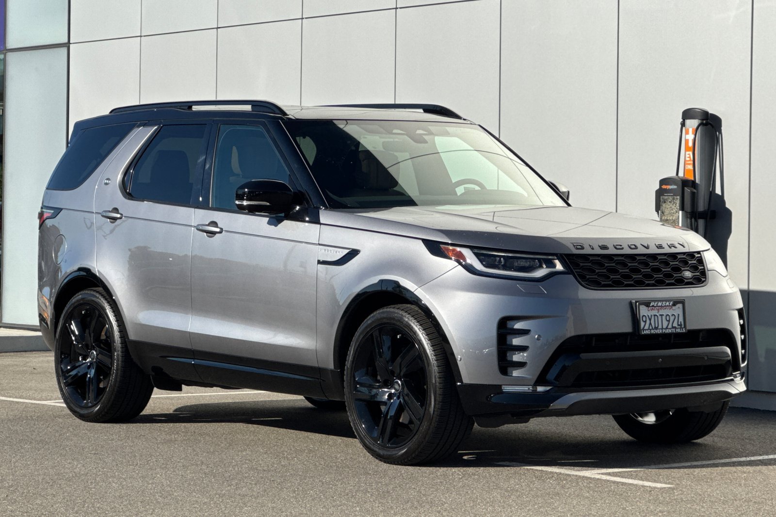 Certified 2025 Land Rover Discovery Dynamic SE AWD/4WD image 7