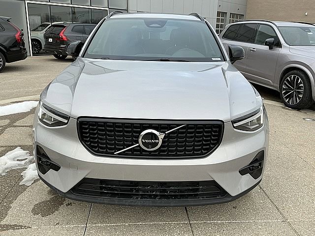 Certified 2025 Volvo XC40 B5 Plus image 12