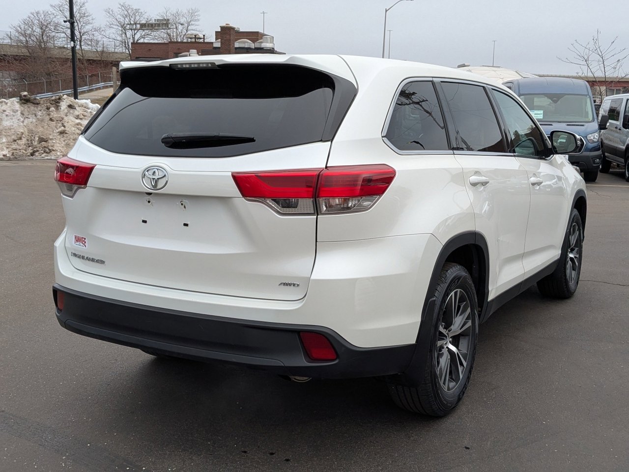 Used 2019 Toyota Highlander LE image 4