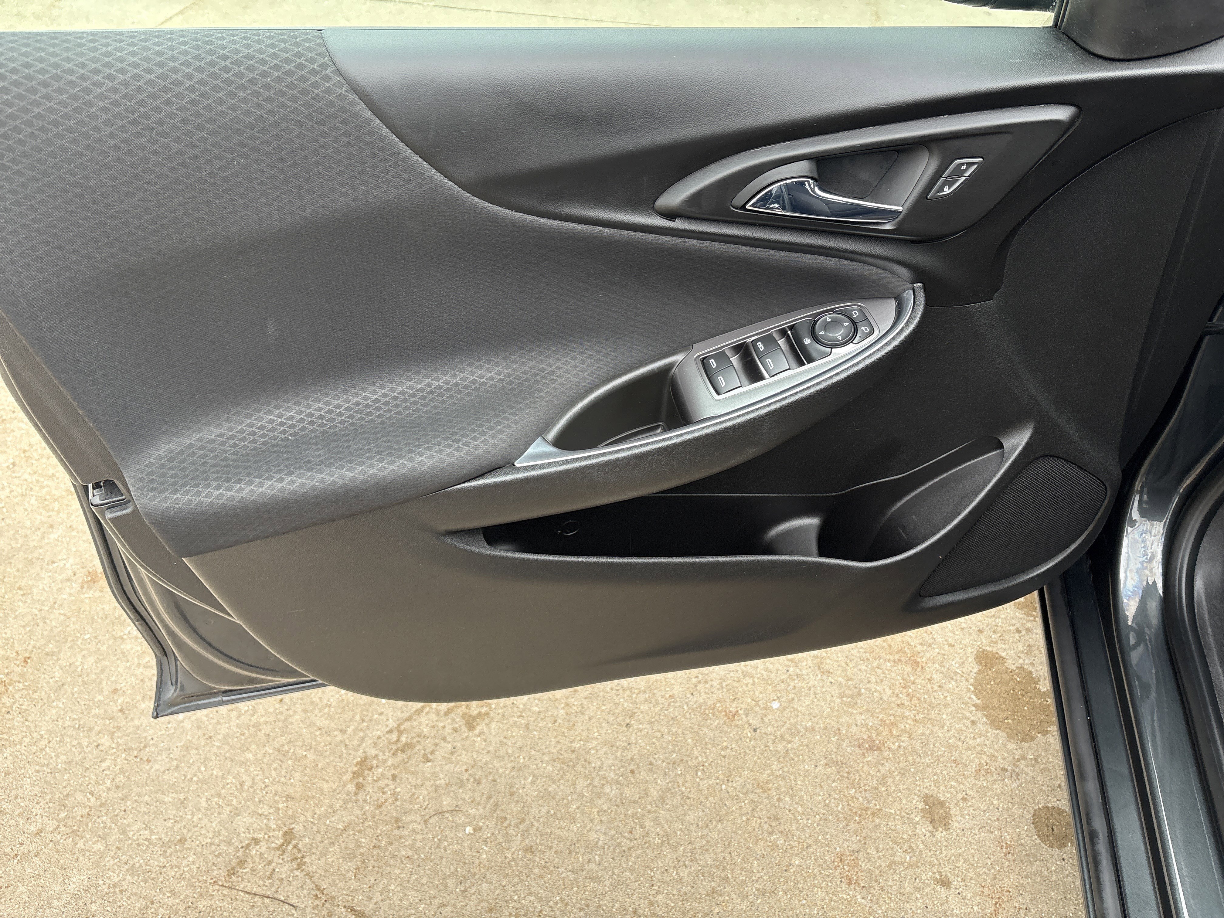 Used 2018 Chevrolet Malibu LT image 10