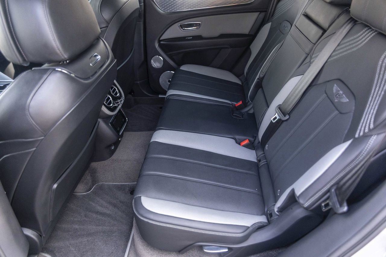 Used 2025 Bentley Bentayga AWD/4WD image 49