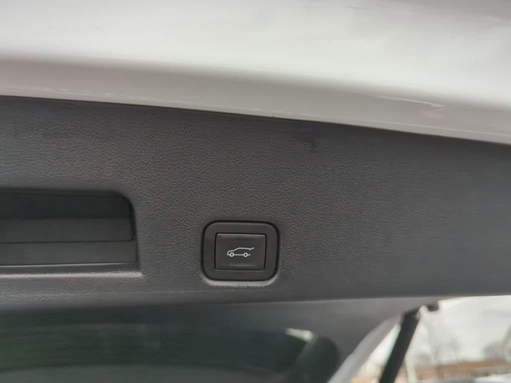 Certified 2025 GMC Acadia Elevation image 9