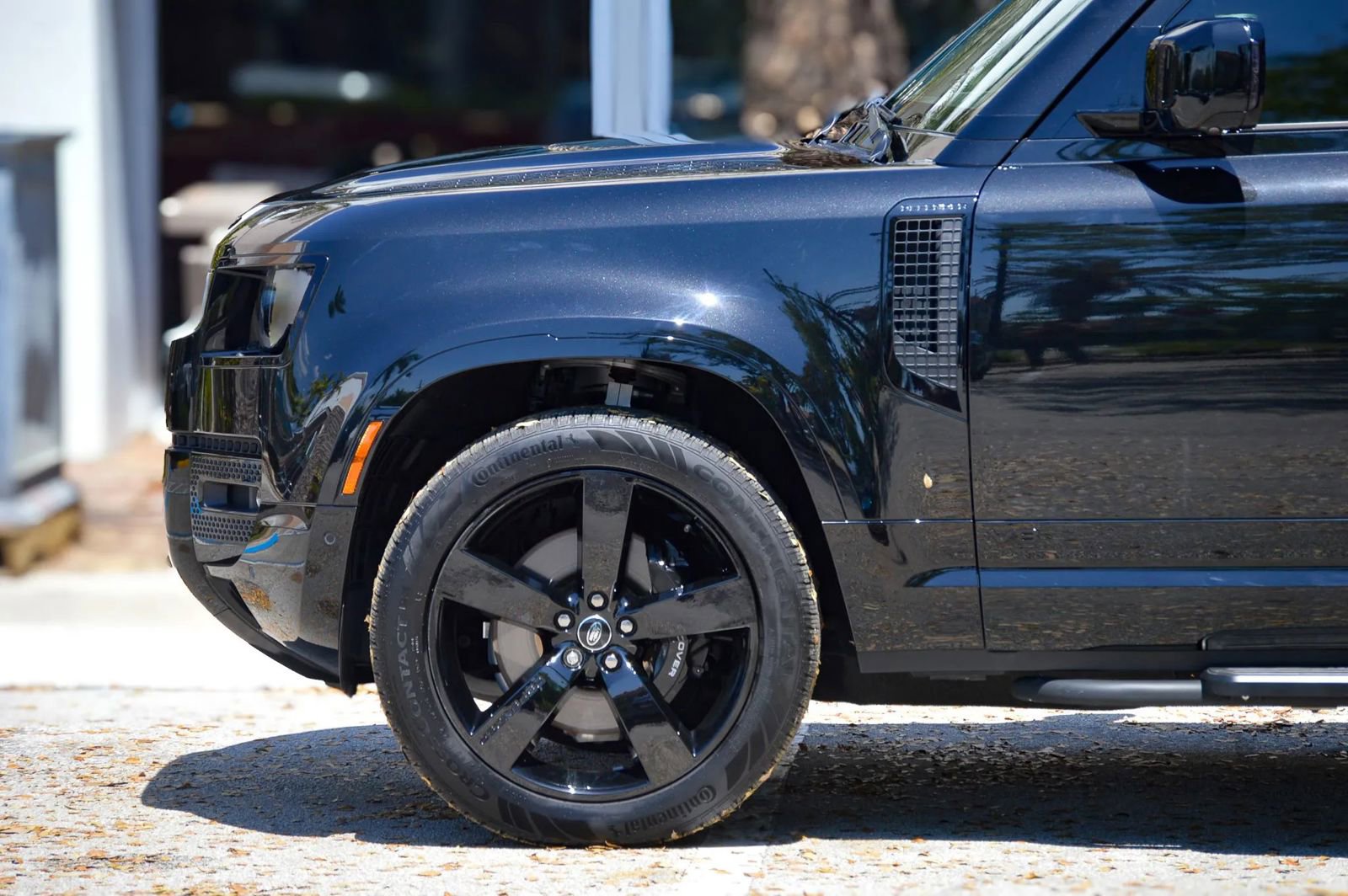 Used 2025 Land Rover Defender 130 V8 image 5