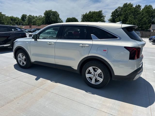 Certified 2026 Kia Sorento LX FWD image 13