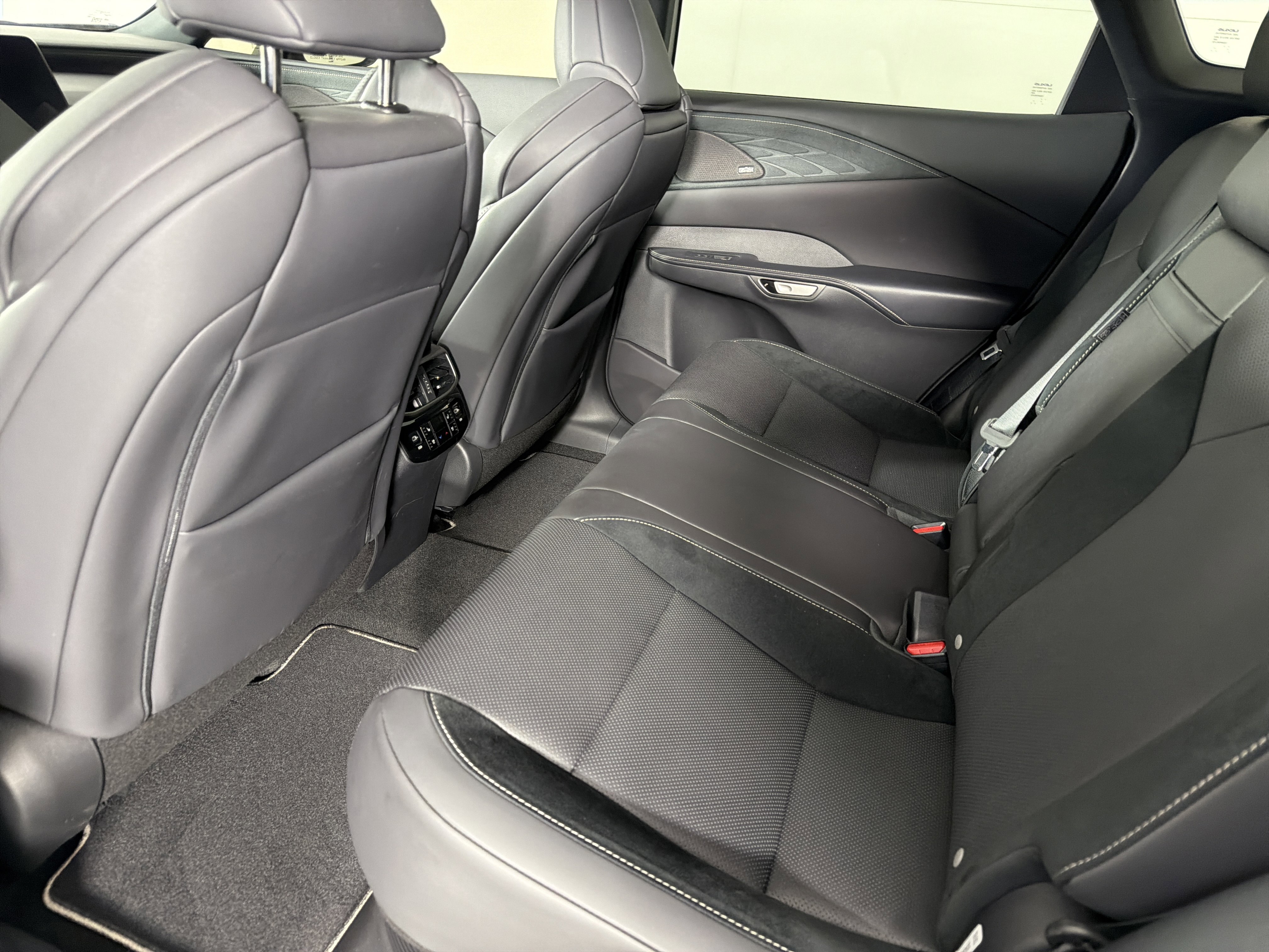 Used 2024 Lexus RX 500h F Sport w/ Convenience Package image 13