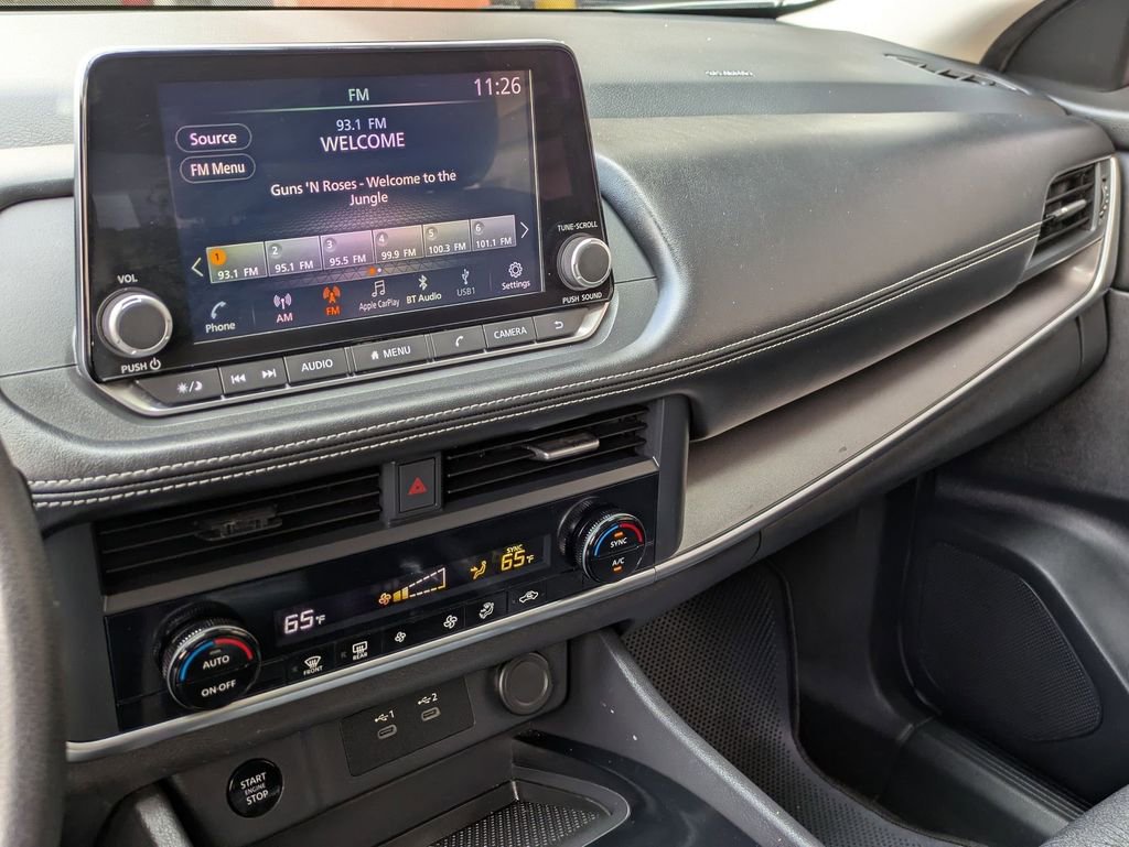 Used 2024 Nissan Rogue SV image 15