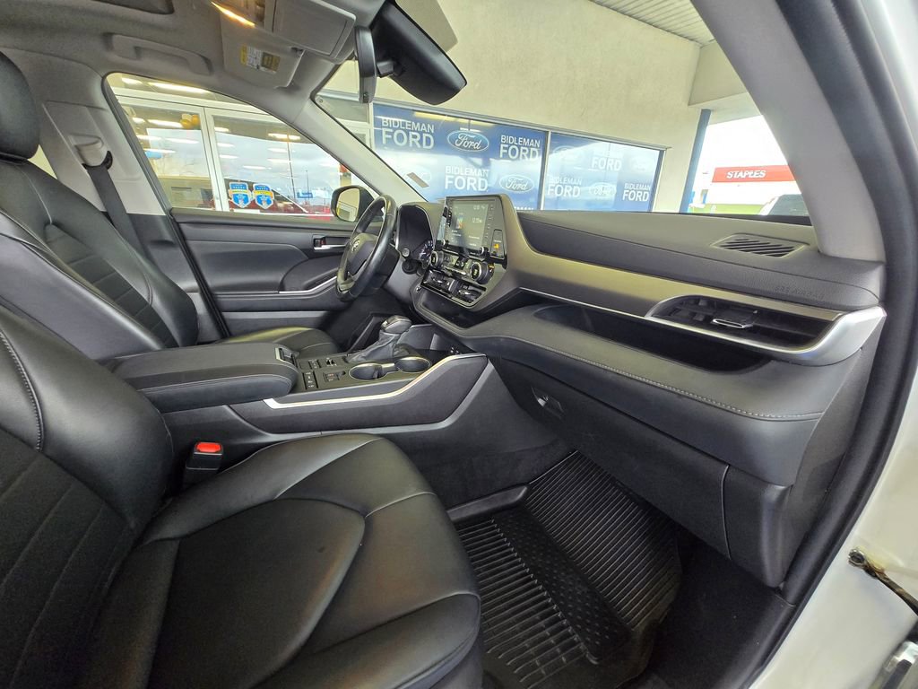Used 2022 Toyota Highlander XLE image 30