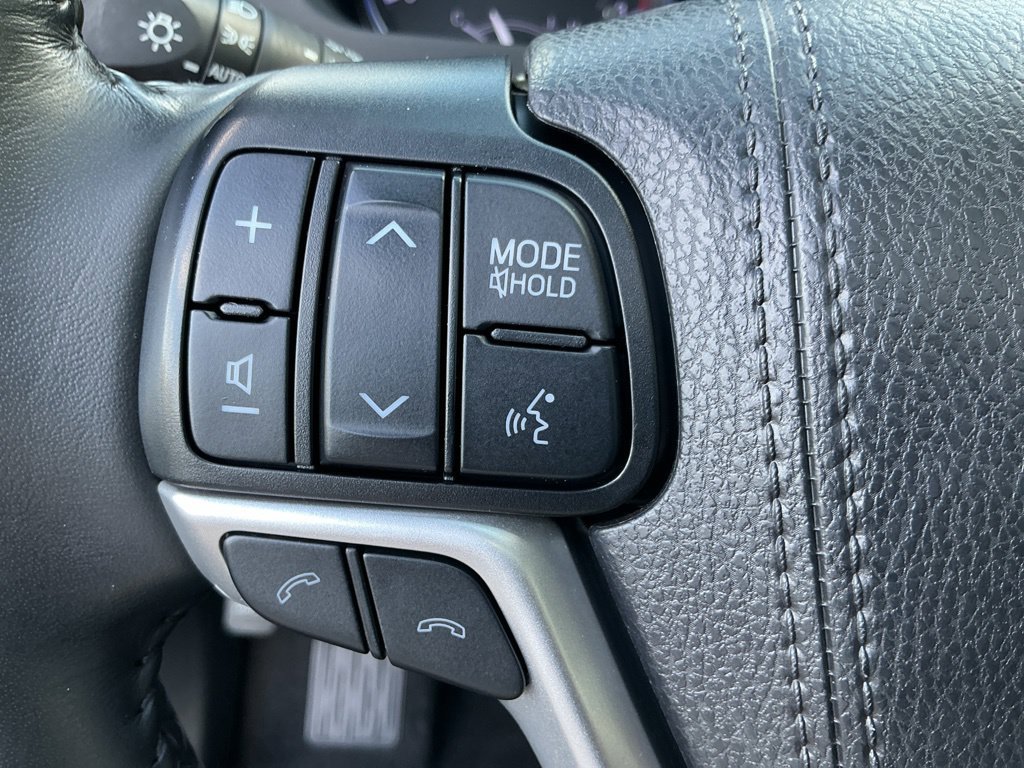 Used 2019 Toyota Highlander XLE AWD/4WD image 24