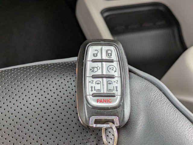 Used 2018 Chrysler Pacifica Limited w/ Advanced Safetytec Group FWD image 29