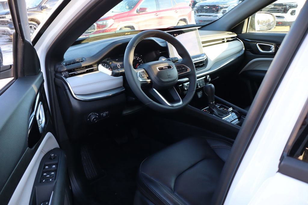 Used 2024 Jeep Compass Limited image 12