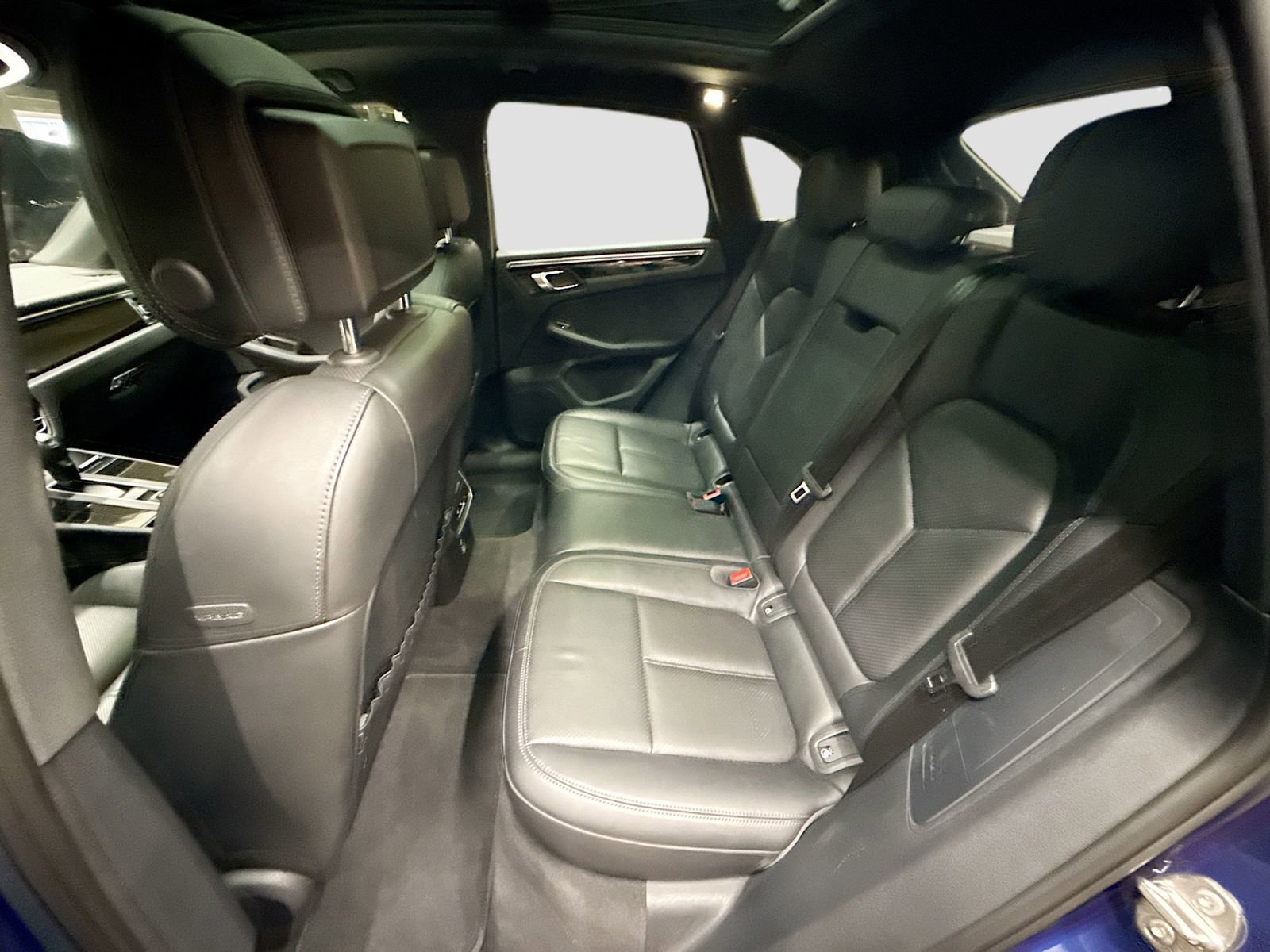 Used 2024 Porsche Macan AWD/4WD image 28