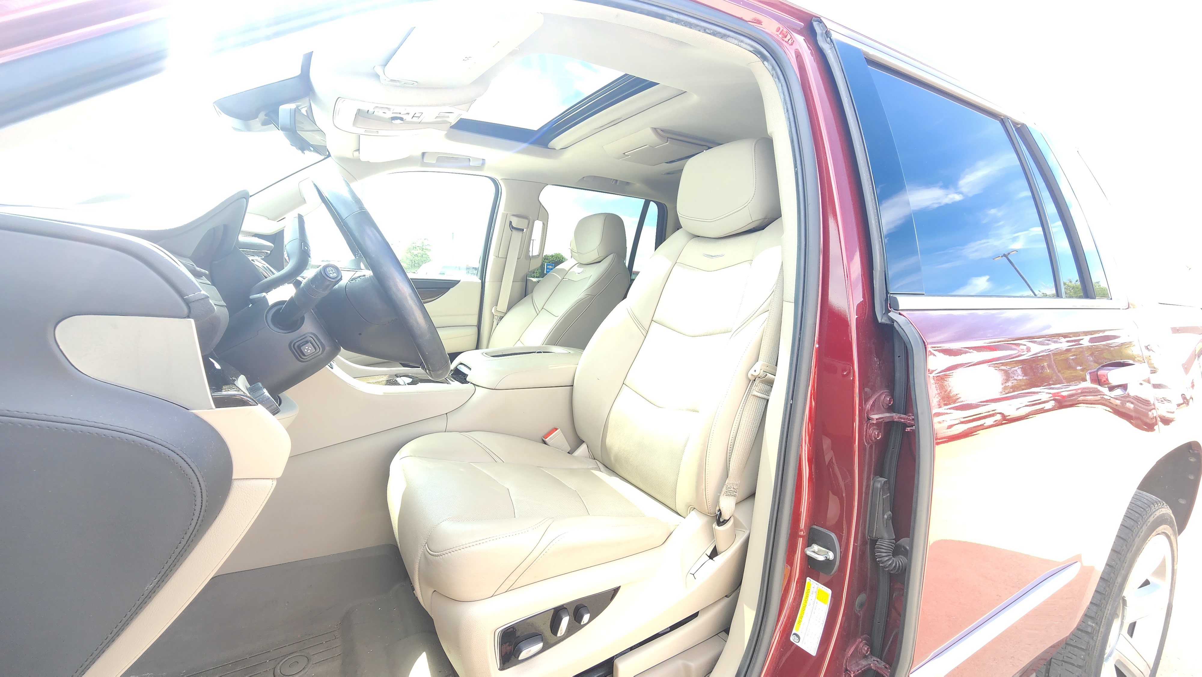 Used 2020 Cadillac Escalade Luxury AWD/4WD image 9