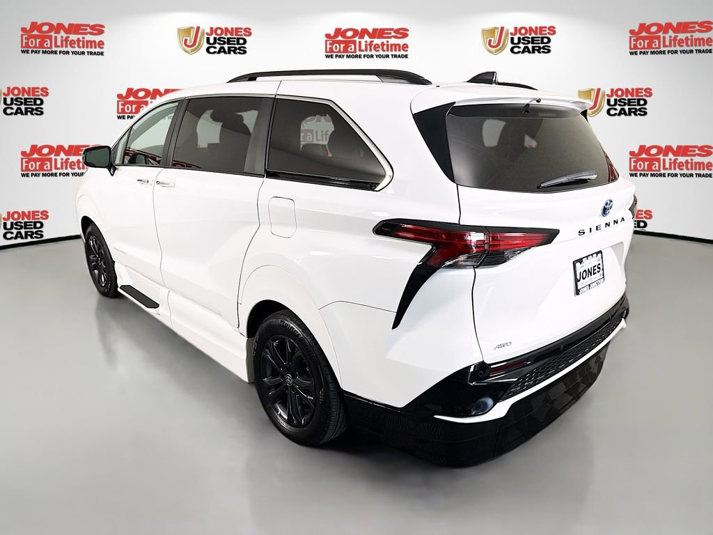 Used 2024 Toyota Sienna XSE w/ XSE Plus Package AWD/4WD image 2