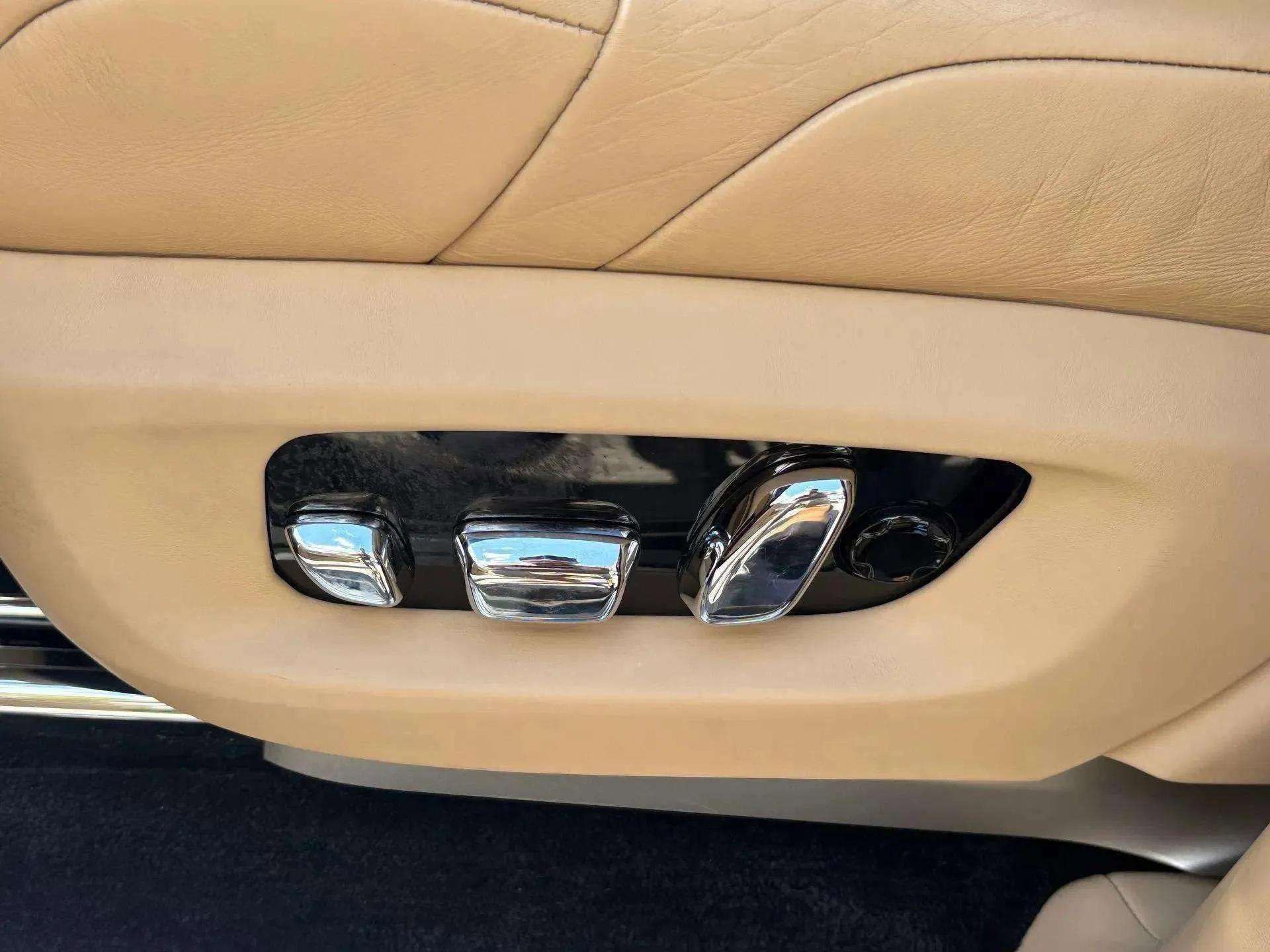 Used 2019 Rolls-Royce Phantom Sedan image 29