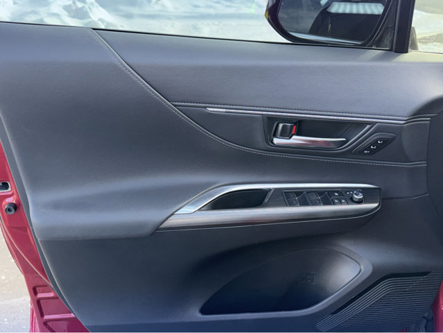 Used 2024 Toyota Venza XLE image 28