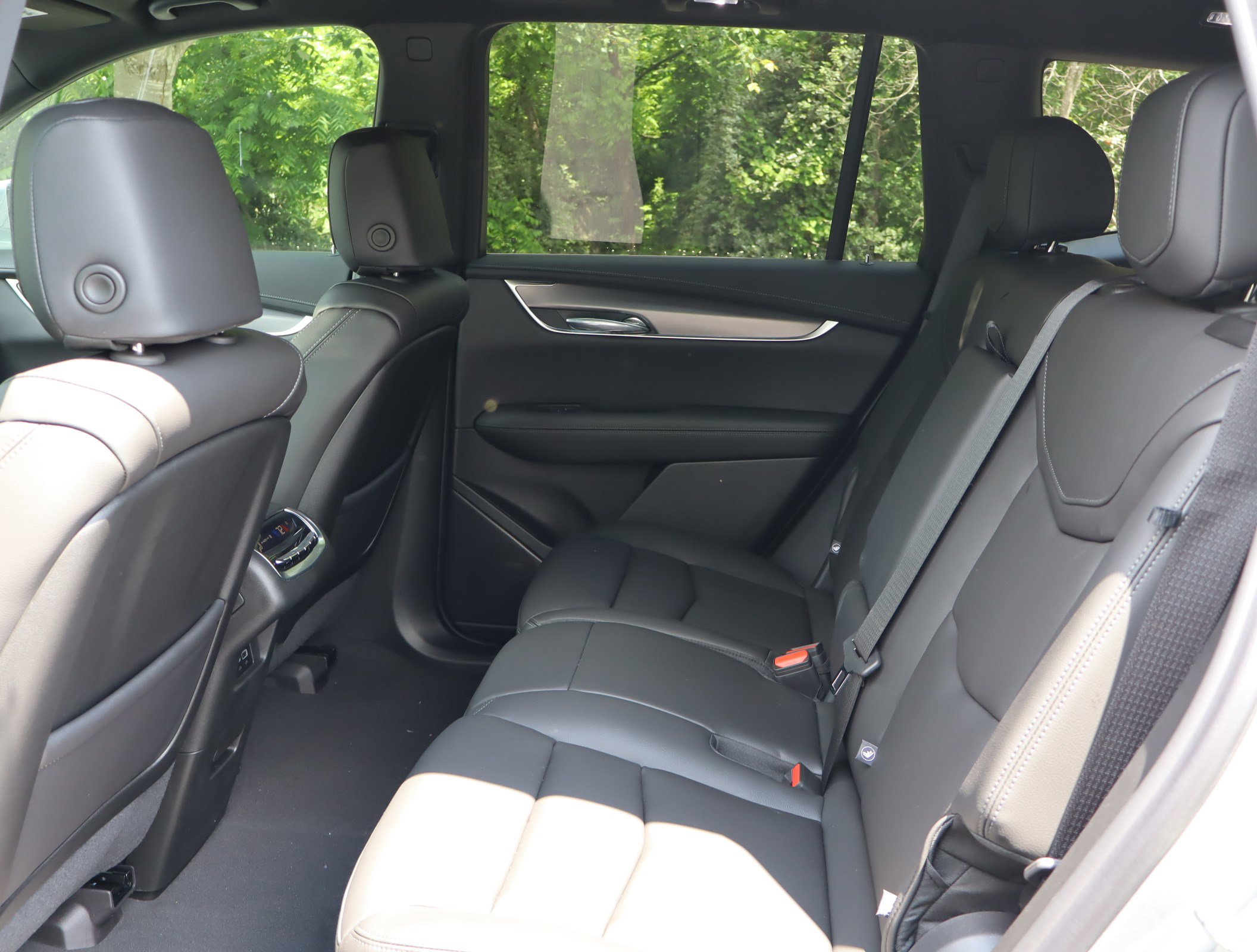 New 2025 Cadillac XT6 Luxury image 21