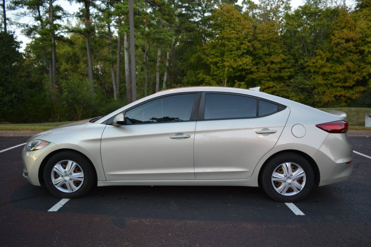 Used 2017 Hyundai Elantra SE FWD image 8
