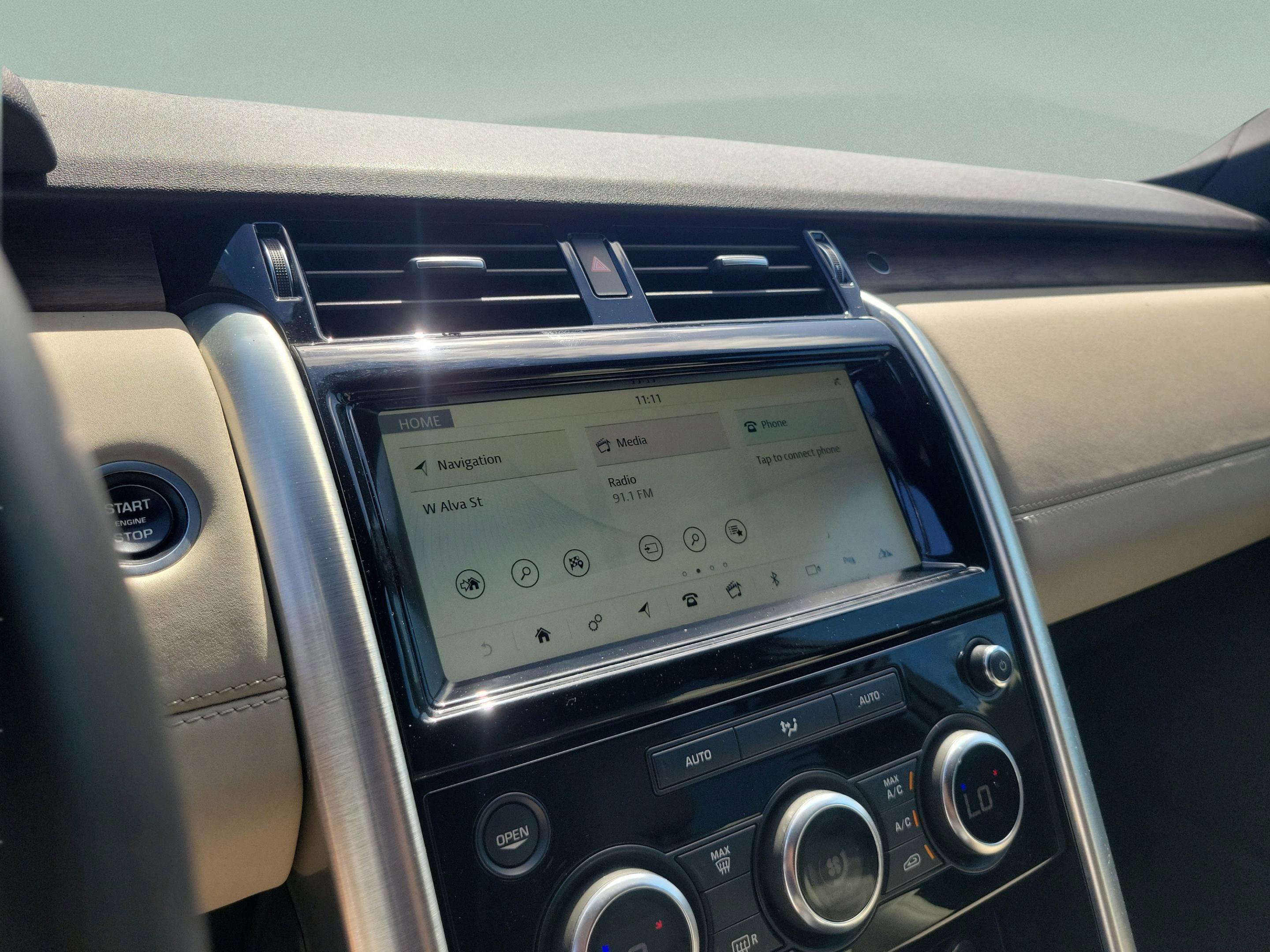 Used 2018 Land Rover Discovery HSE image 12