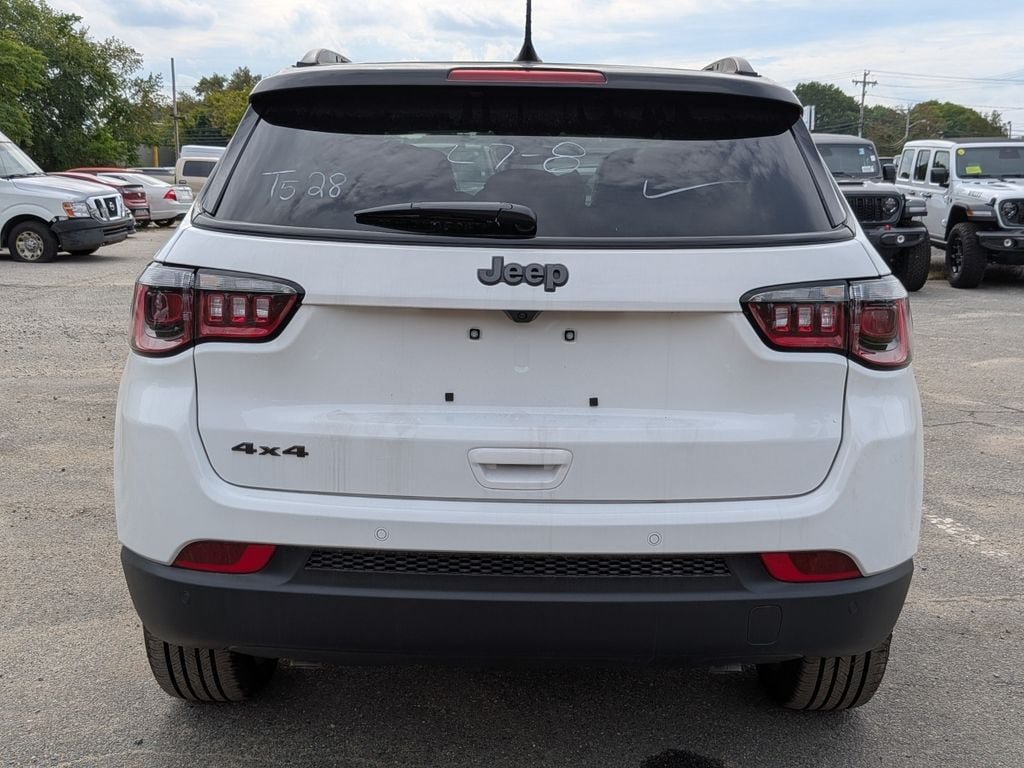 New 2026 Jeep Compass Limited w/ Sun, Sound & Navigation Group AWD/4WD image 4