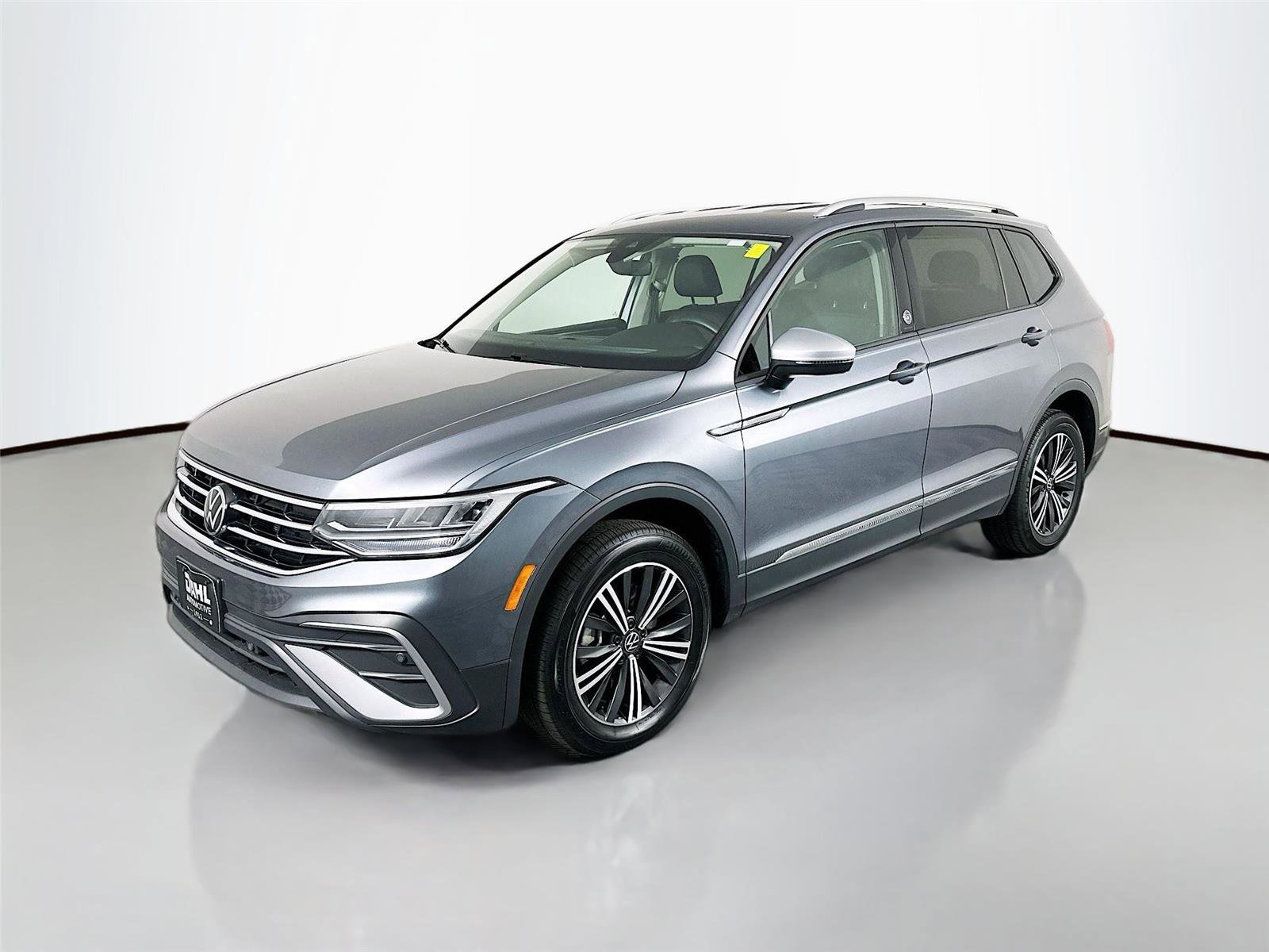 Used 2024 Volkswagen Tiguan Wolfsburg Edition image 3