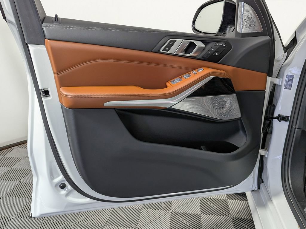 Certified 2023 BMW X7 xDrive40i w/ M Sport Package image 17