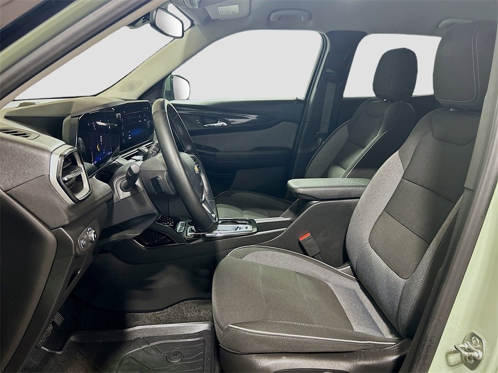 Used 2025 Chevrolet TrailBlazer LT w/ Convenience Package image 18