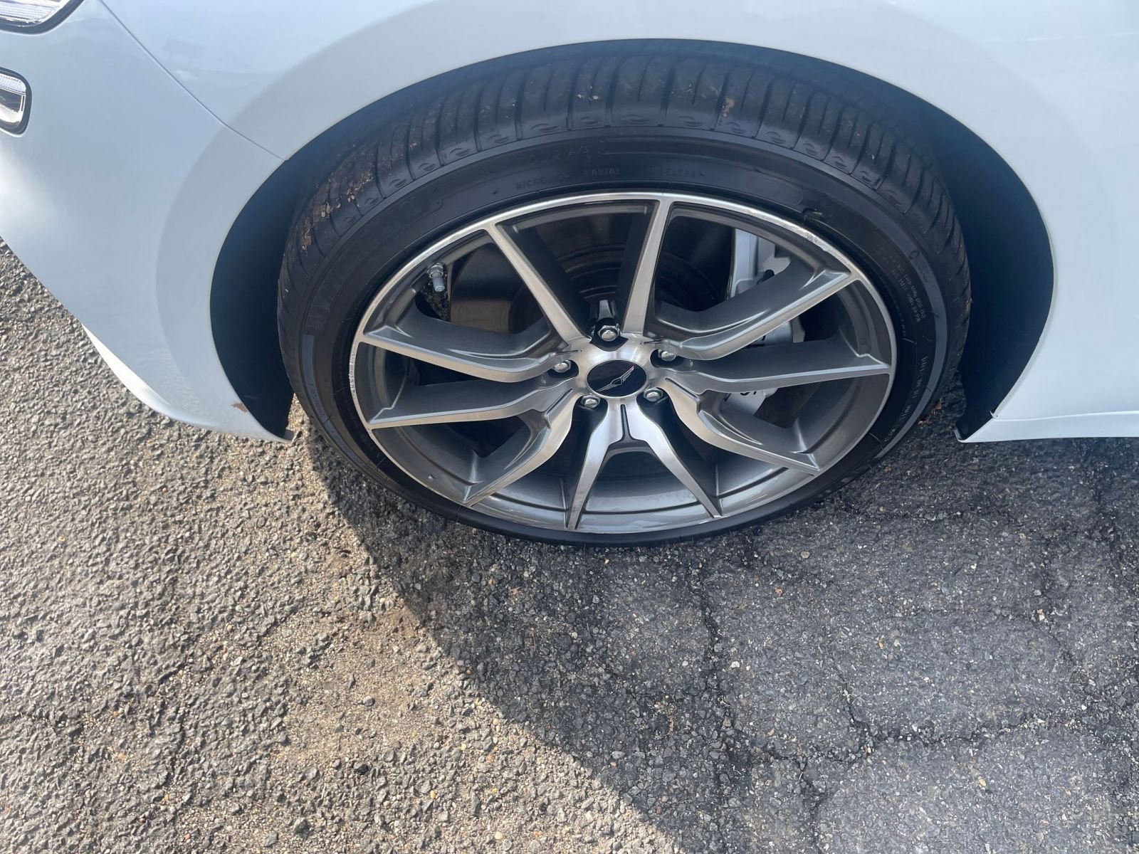 Used 2025 Genesis G70 2.5T image 30