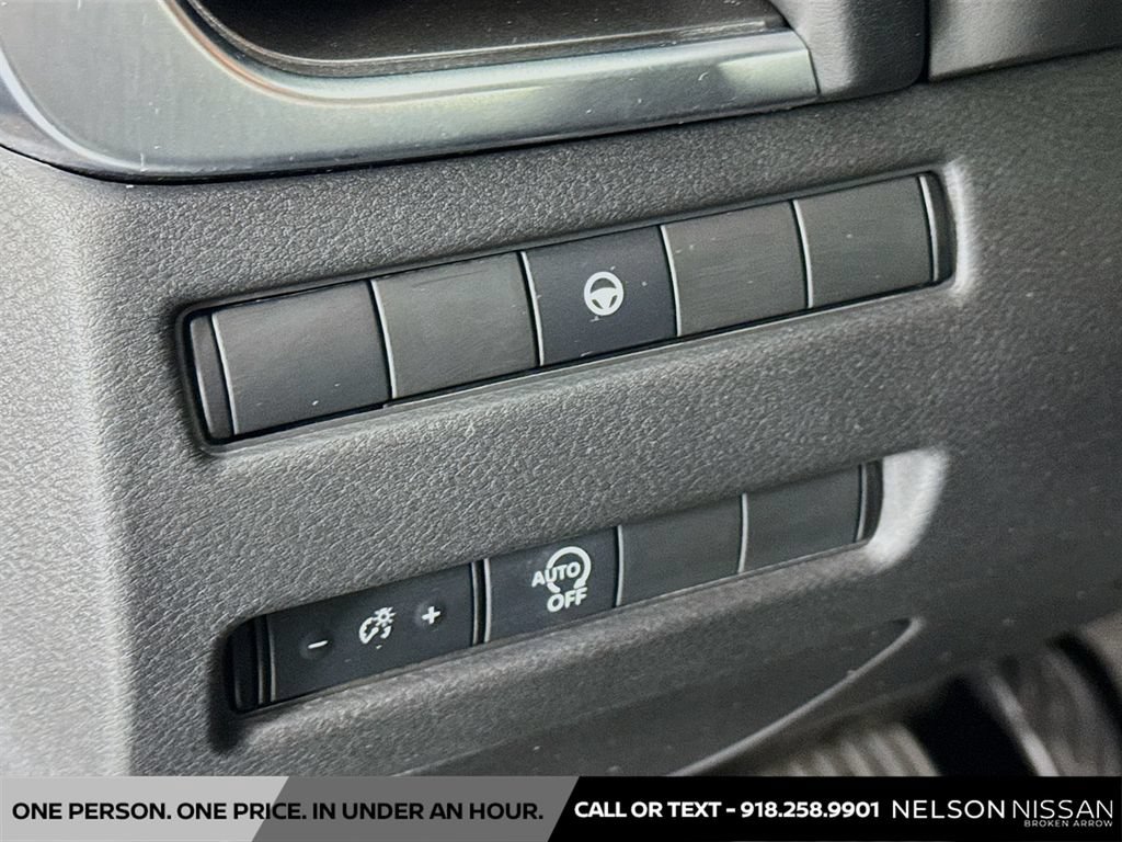 Used 2023 Nissan Rogue SV FWD image 10