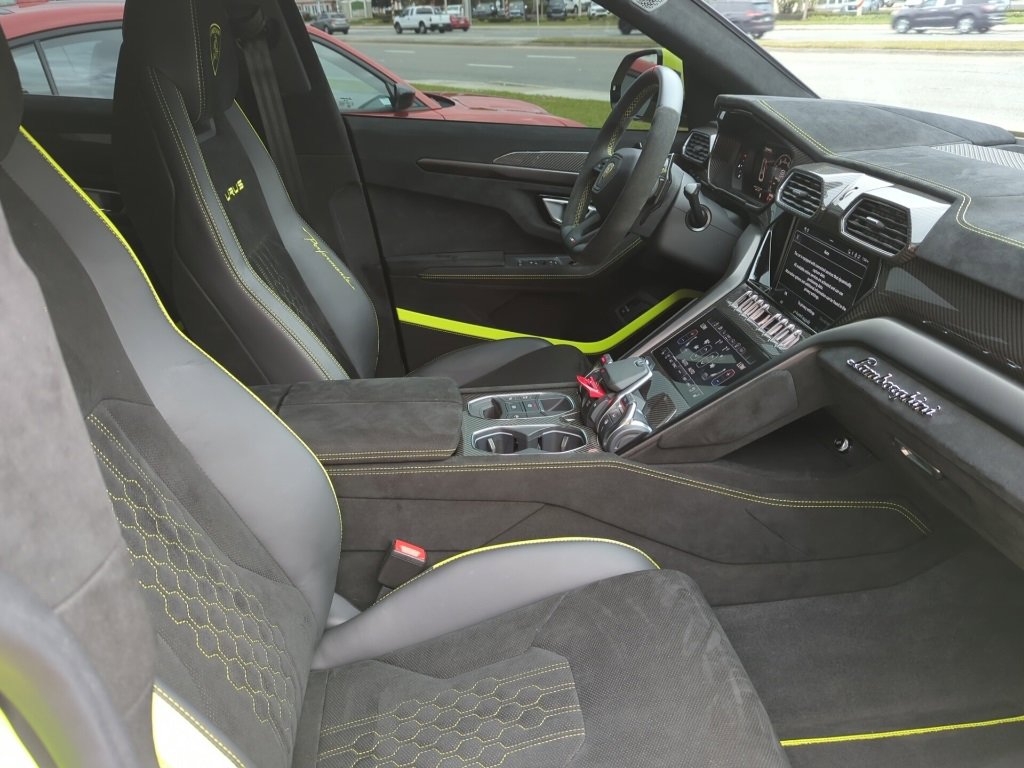 Used 2024 Lamborghini Urus Performante image 13