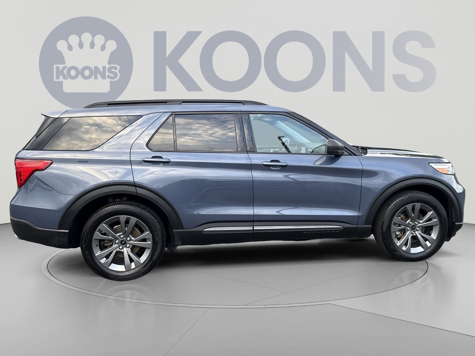 Used 2021 Ford Explorer XLT w/ Equipment Group 202A AWD/4WD image 12