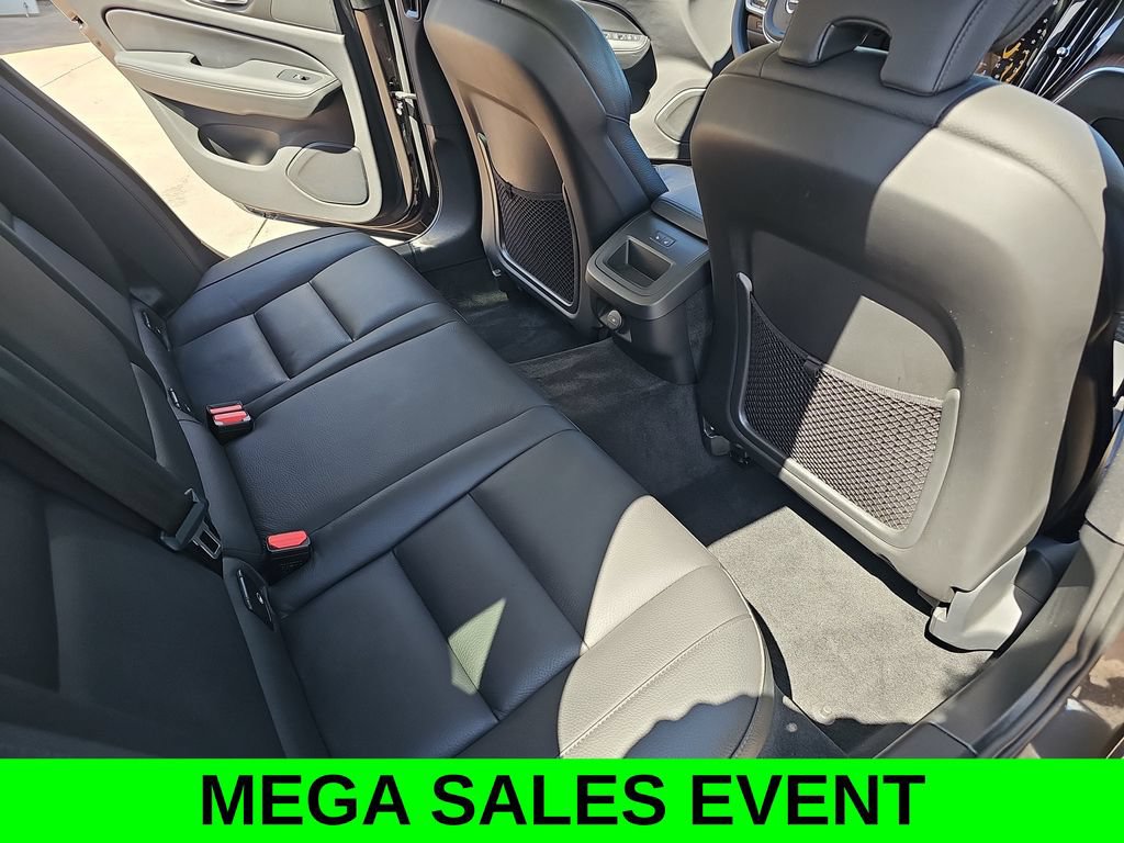 Used 2025 Volvo V60 B5 Cross Country Plus AWD/4WD image 11