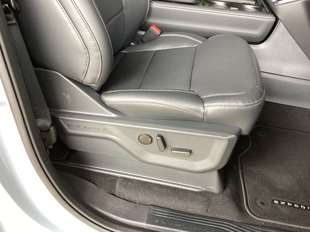 New 2026 Ford Expedition Platinum w/ Stealth Appearance Package AWD/4WD image 45