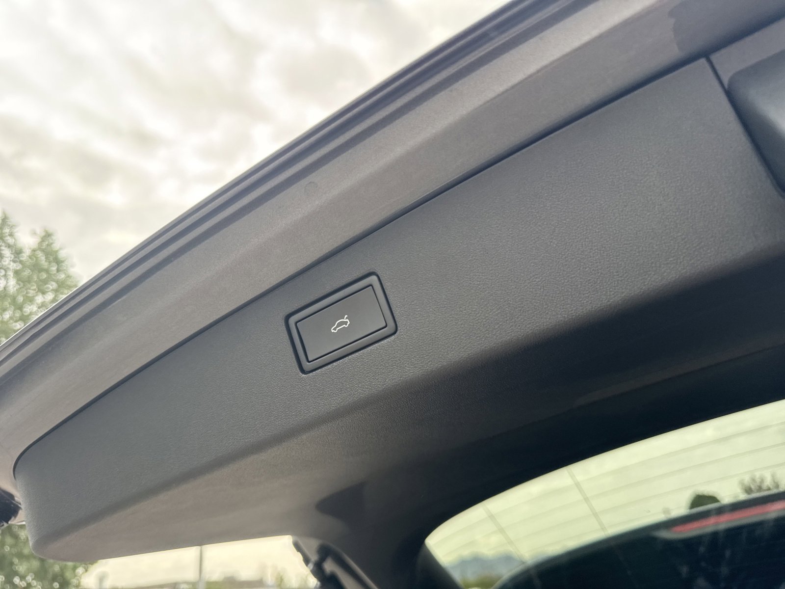 New 2026 Volkswagen Tiguan SE image 8