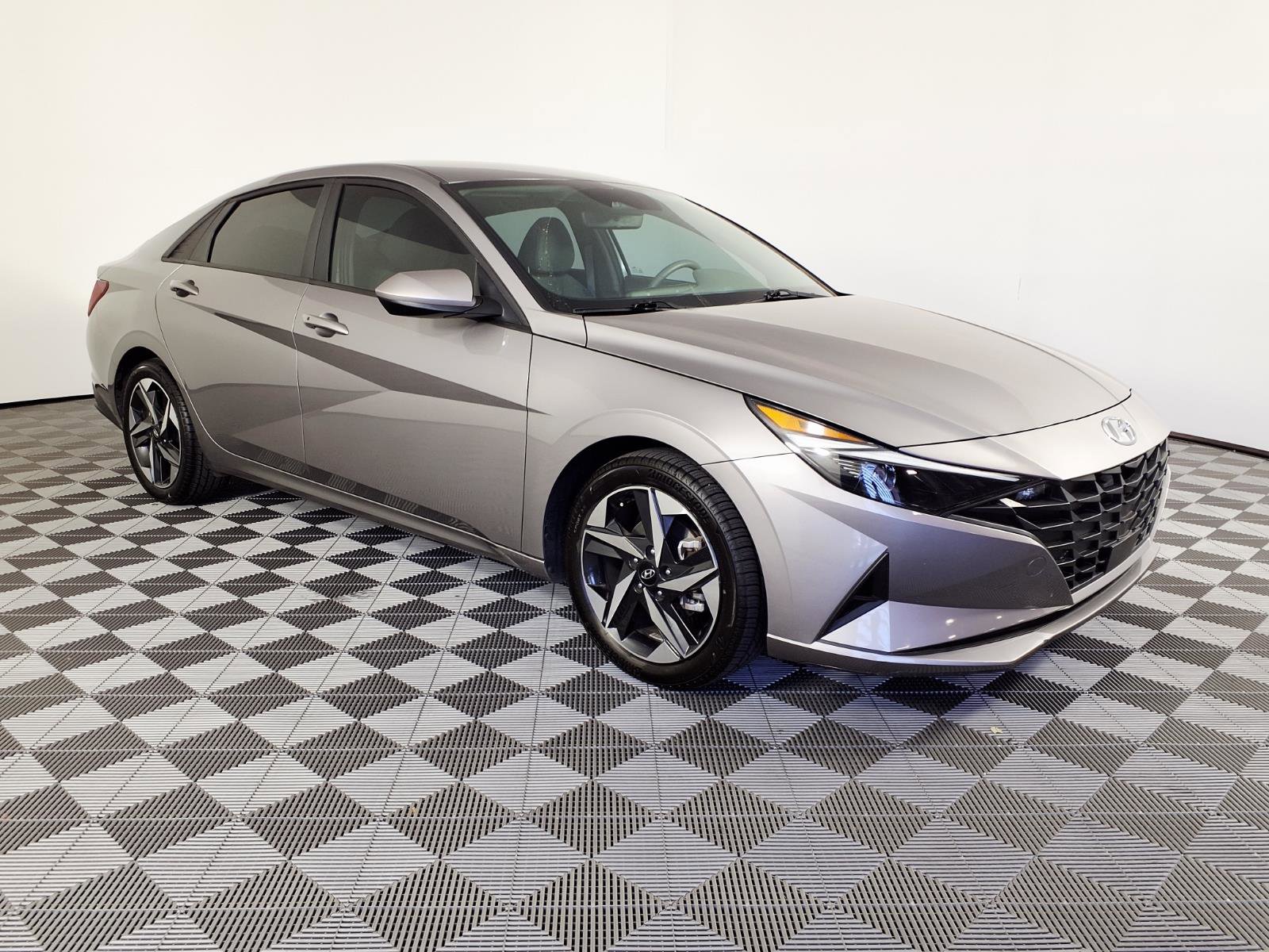 Certified 2023 Hyundai Elantra SEL w/ Convenience Package FWD image 3