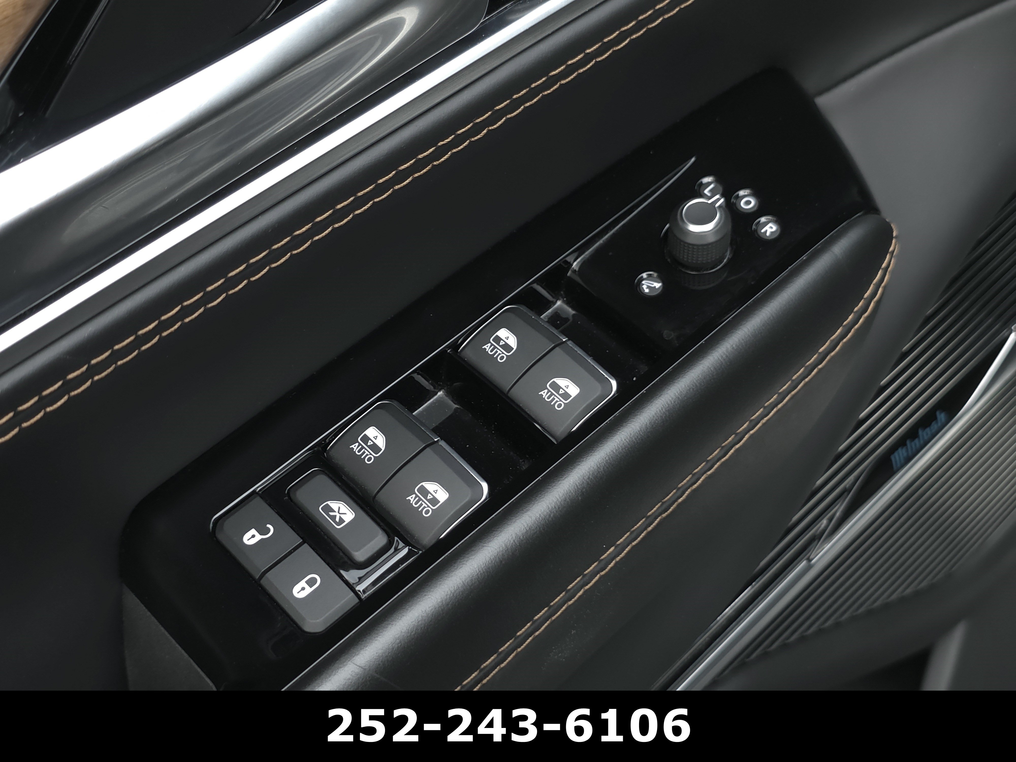 Used 2023 Jeep Grand Wagoneer Series III AWD/4WD image 35