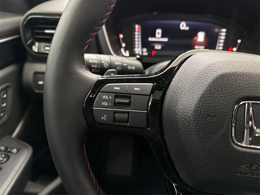 Used 2025 Honda Pilot Black Edition image 27