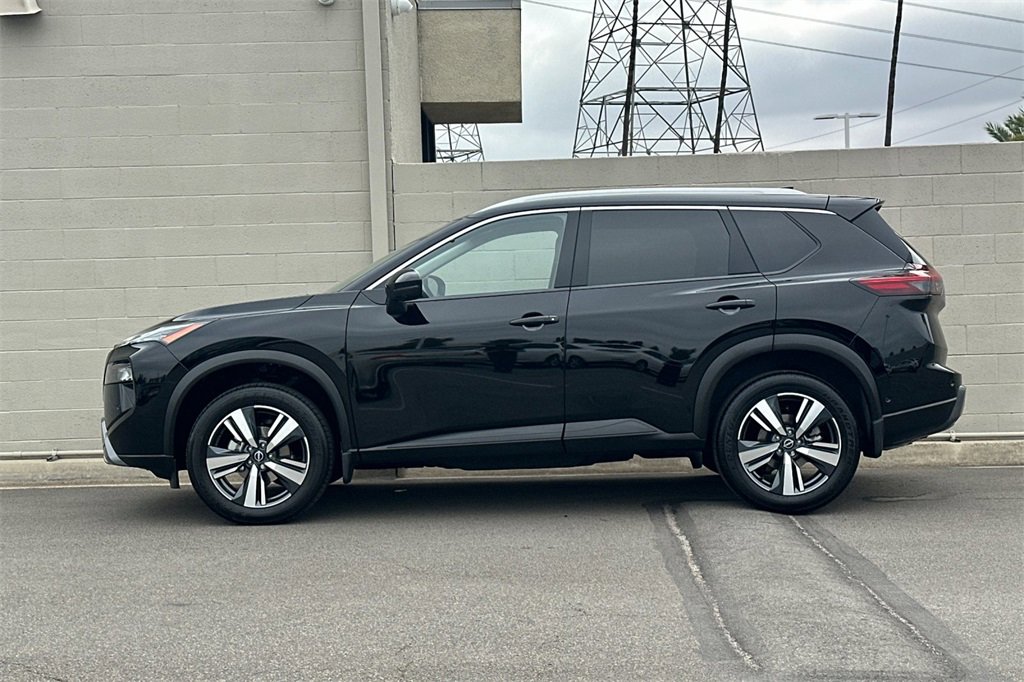 Used 2025 Nissan Rogue SL image 9