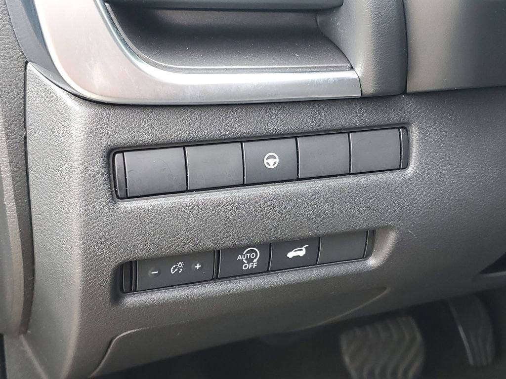 Used 2024 Nissan Rogue SV image 14