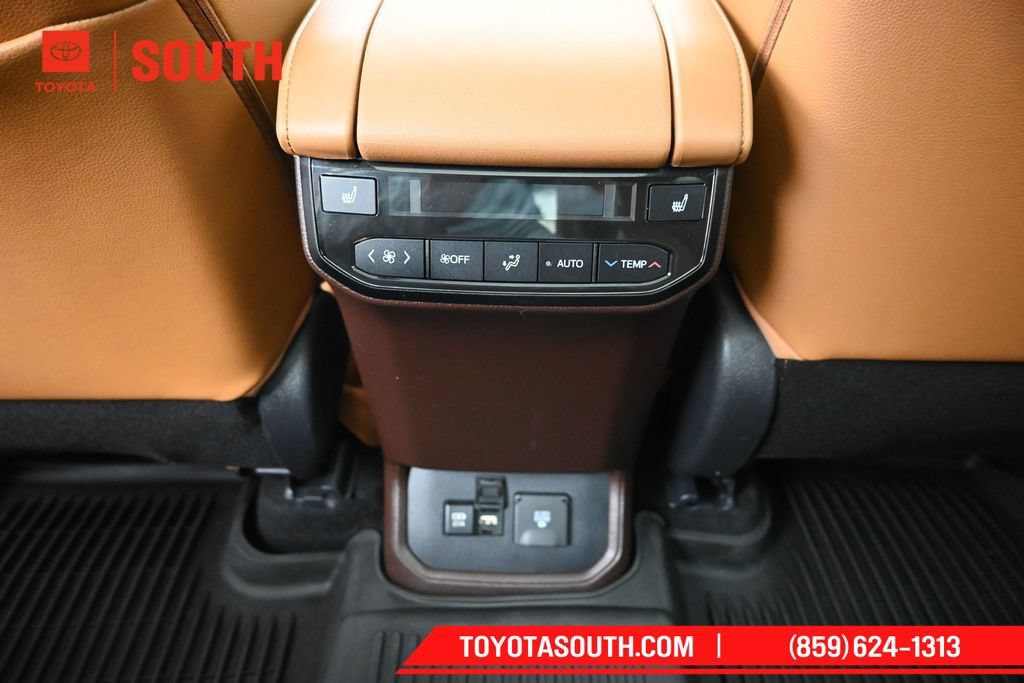 Used 2020 Toyota Highlander Platinum AWD/4WD image 25