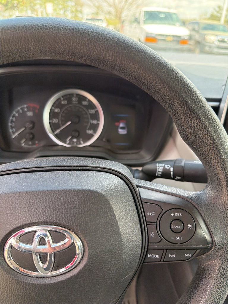 Used 2021 Toyota Corolla LE image 32