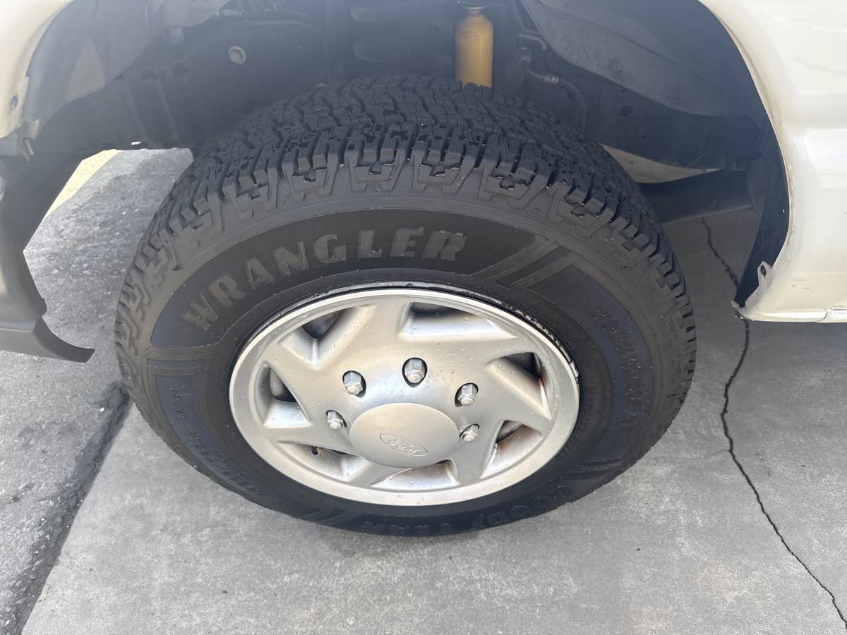 Used 2013 Ford E-150 and Econoline 150 w/ PWR Group RWD image 10