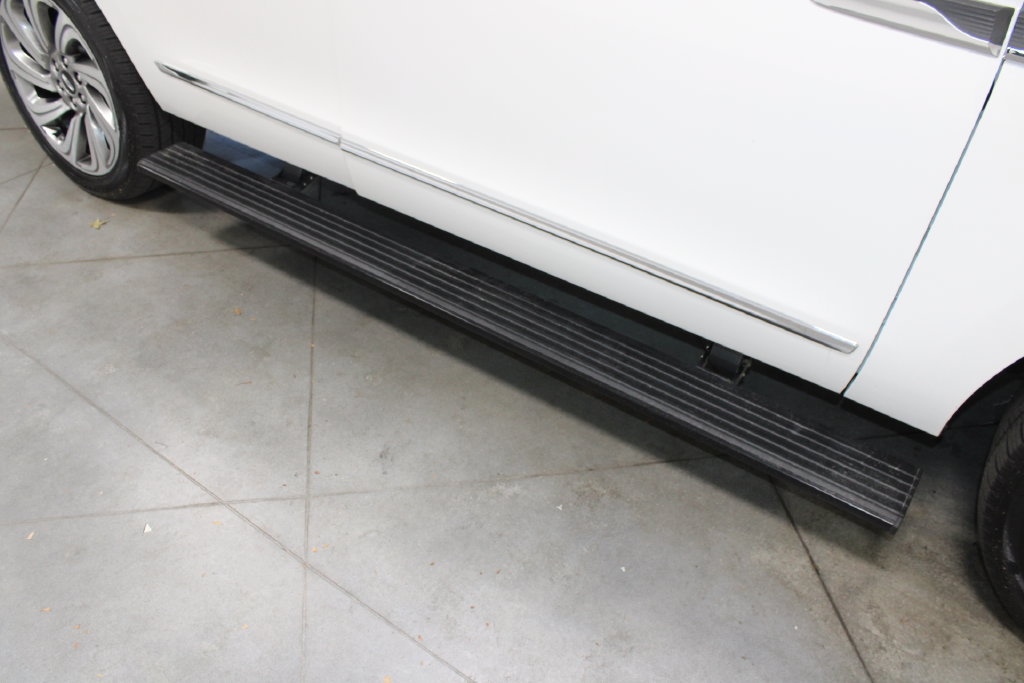 Used 2023 Lincoln Navigator Reserve AWD/4WD image 13