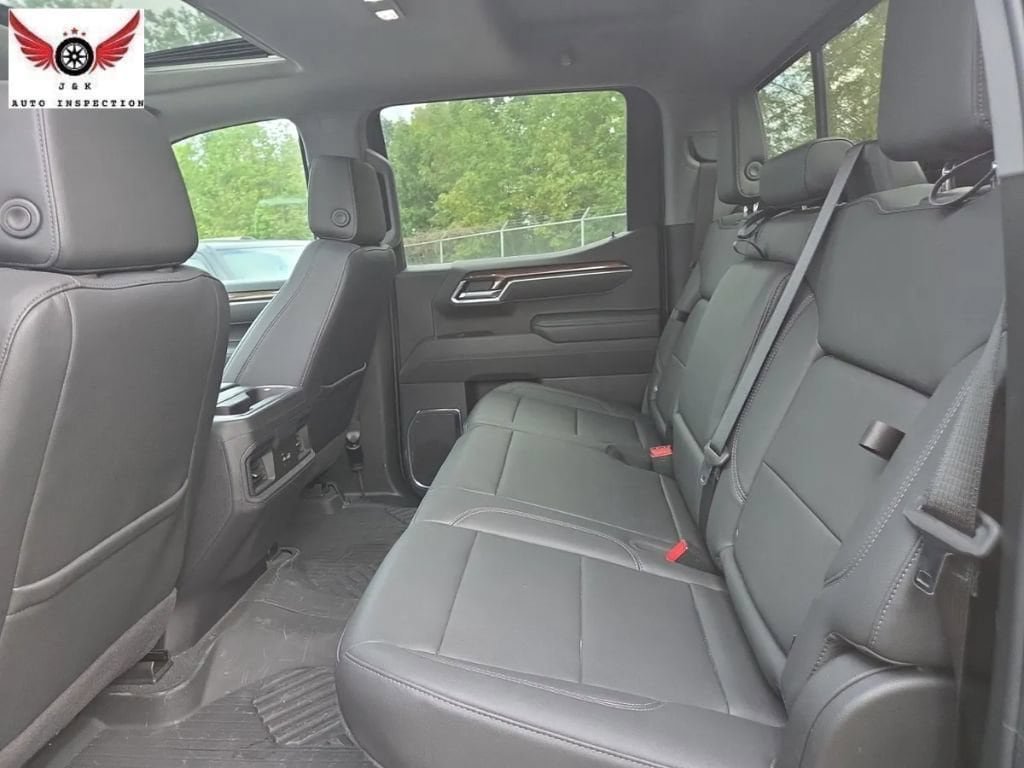 Used 2025 Chevrolet Silverado 1500 LT Trail Boss w/ LT Trail Boss Premium Package AWD/4WD image 10